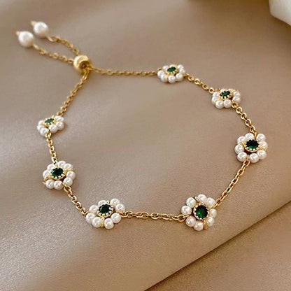 Elegant Pearl Flower Bracelet – Adjustable Chic Fashion Accessory