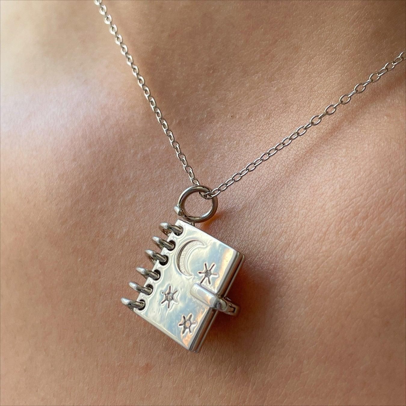 Openable Love Book-shaped Necklace With Stars Moon And Letters Engraved Fashion Personality Pendant Necklace For Valentine's Day Gift